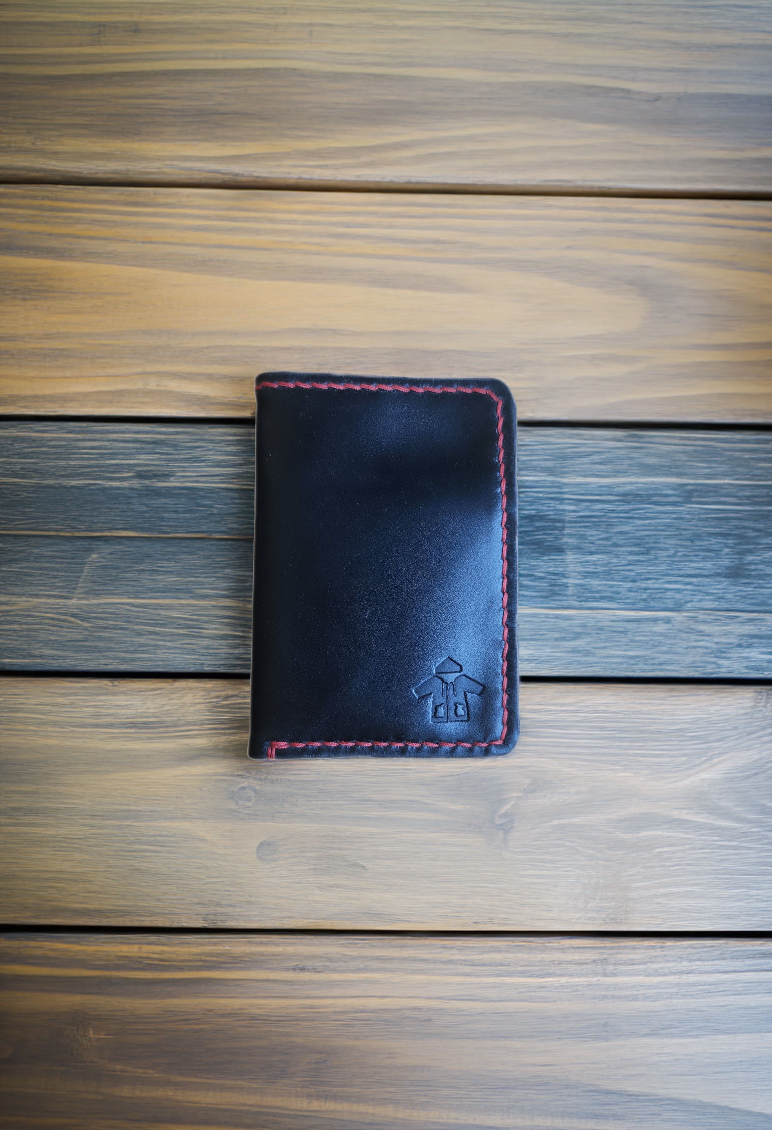 Leather Vertical Wallet w/Red Thread (Black)